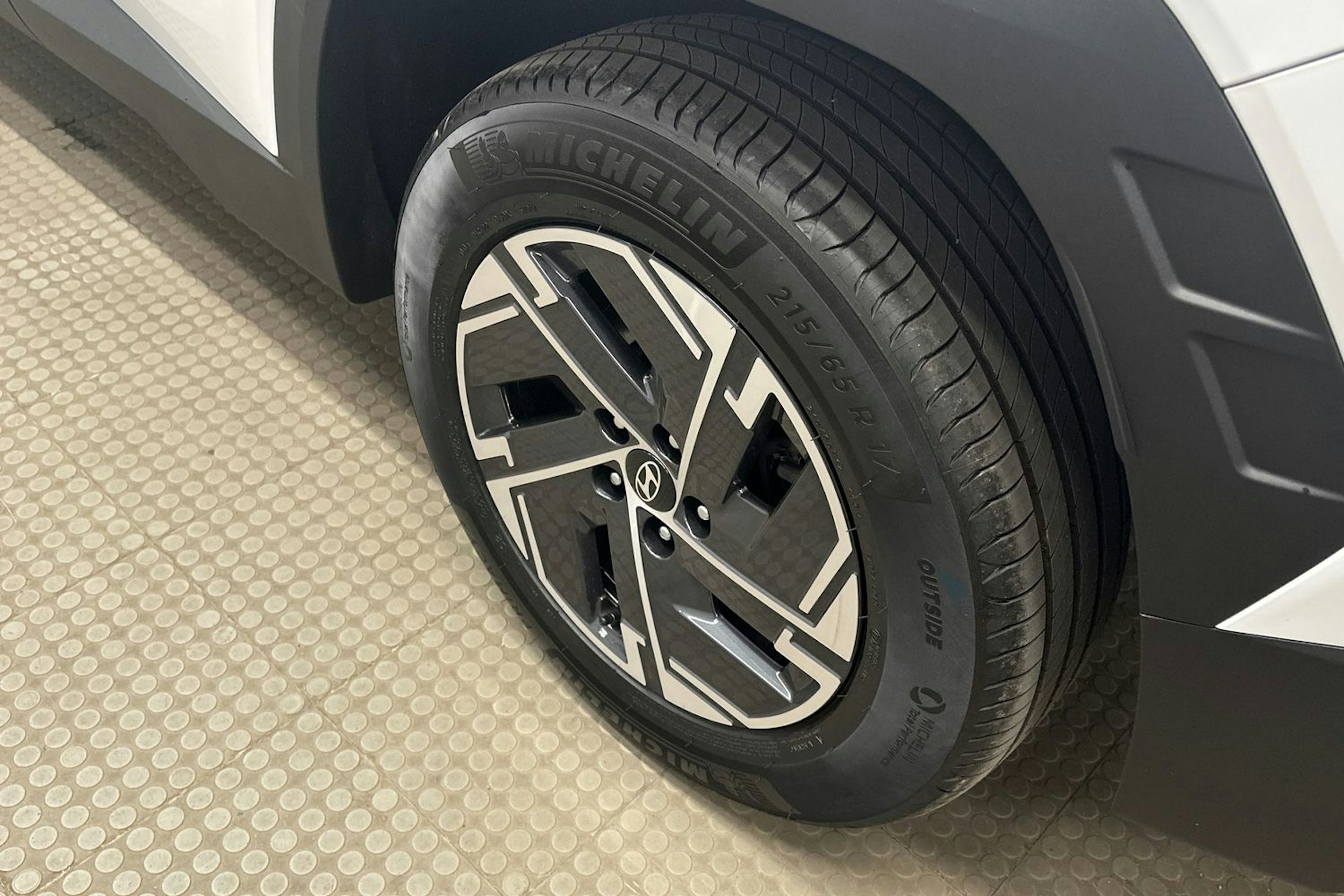 valkoinen Hyundai Tucson 2025 kuva 13.