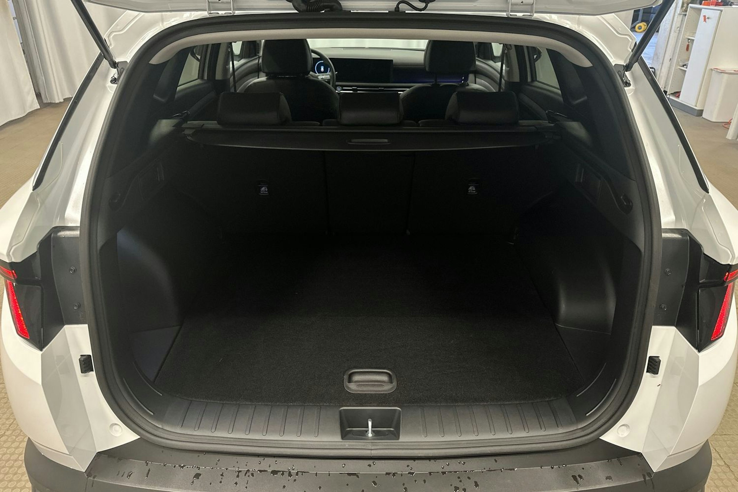 valkoinen Hyundai Tucson 2025 kuva 14.