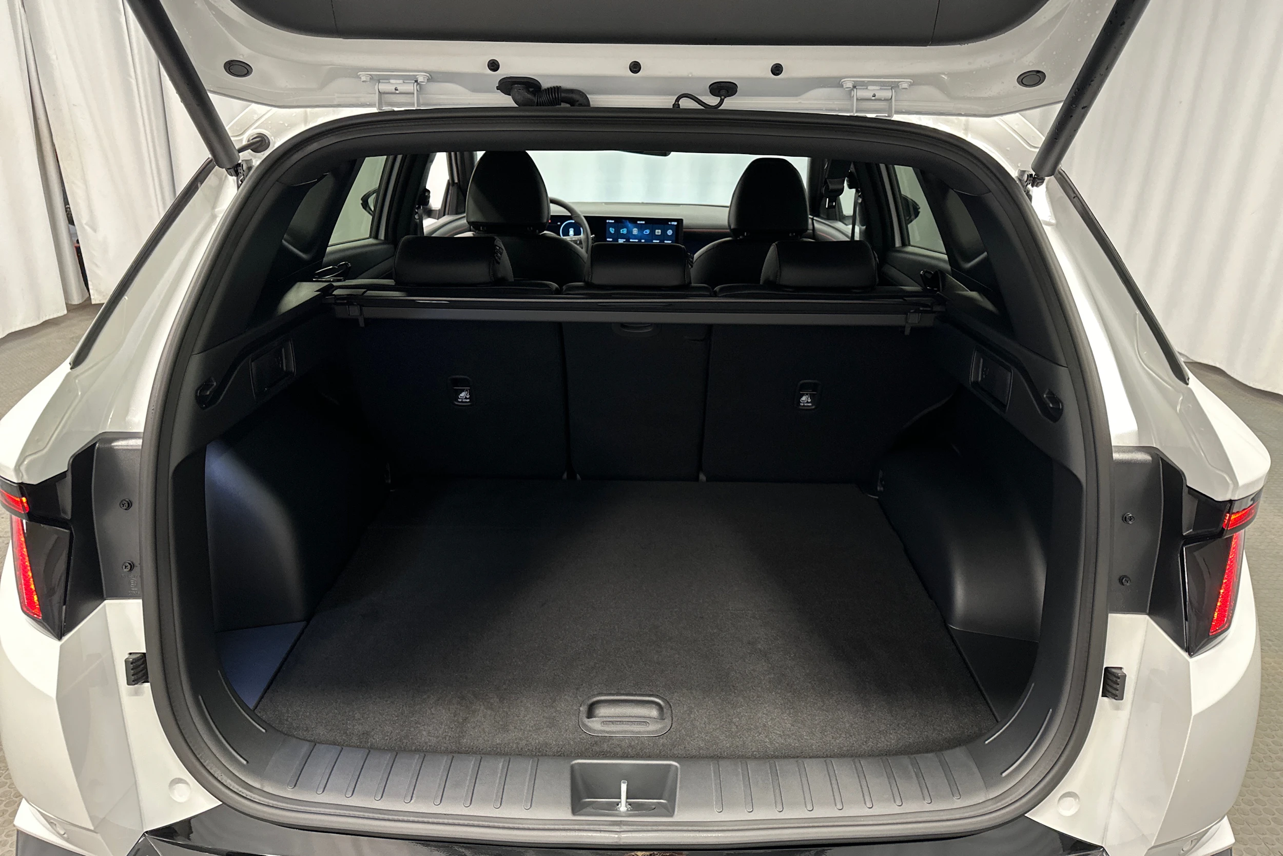 valkoinen Hyundai Tucson 2026 kuva 28.