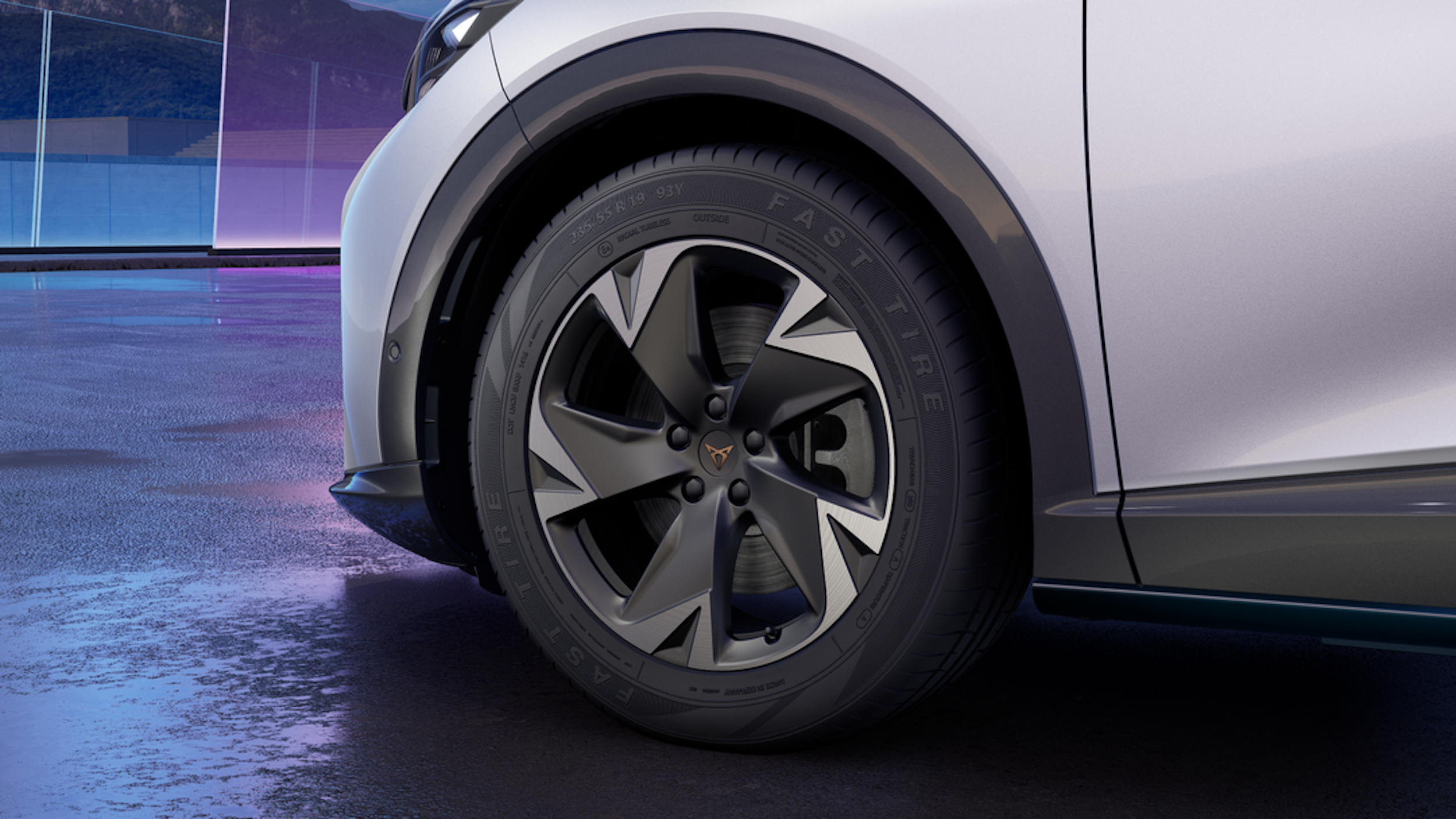 White Silver CUPRA Tavascan 2024 kuva 6.