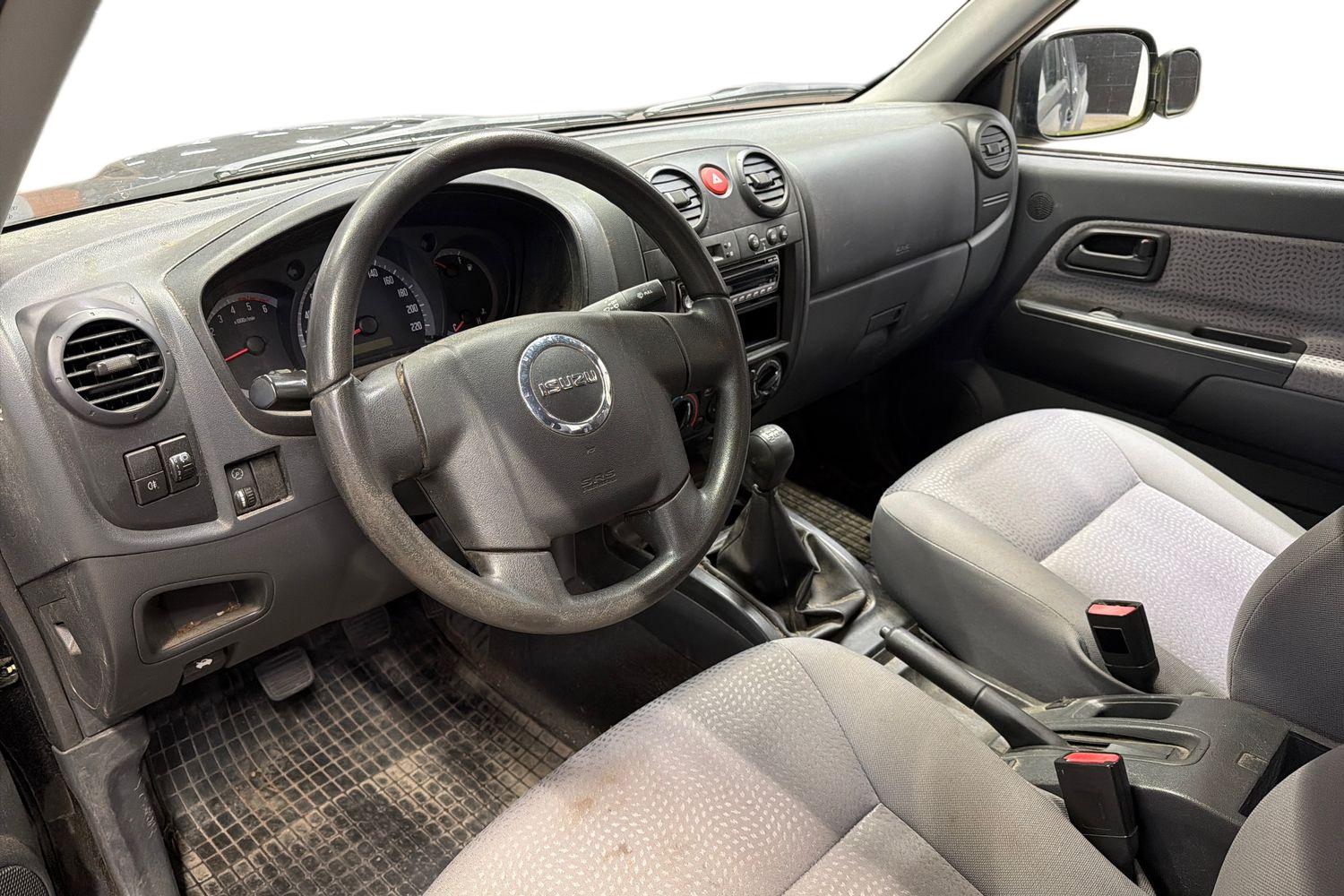 Isuzu D-Max Space Cab 2,5 MT L 2009, kuva 3/3