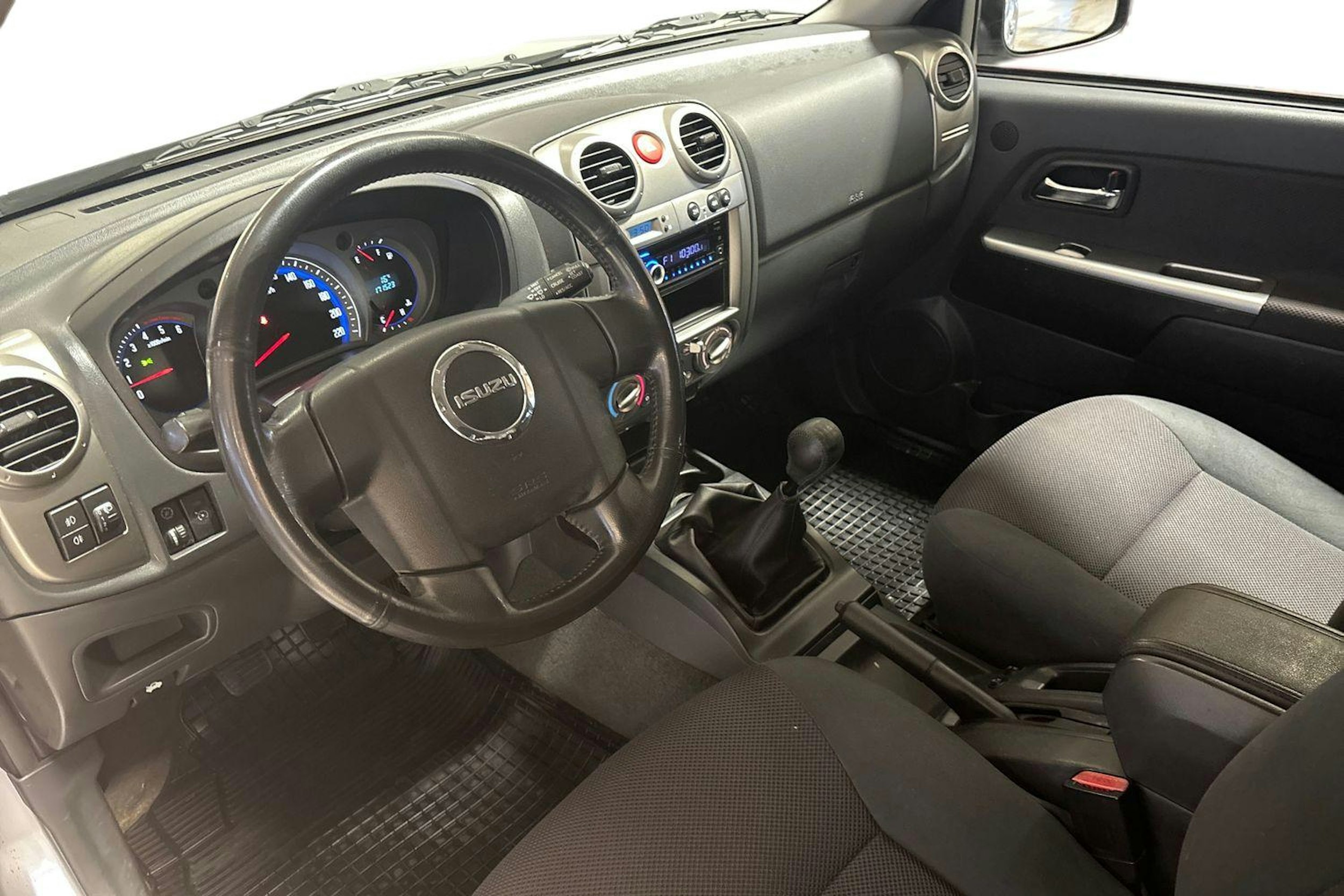 Harmaa Isuzu D-Max 2011 kuva 8.