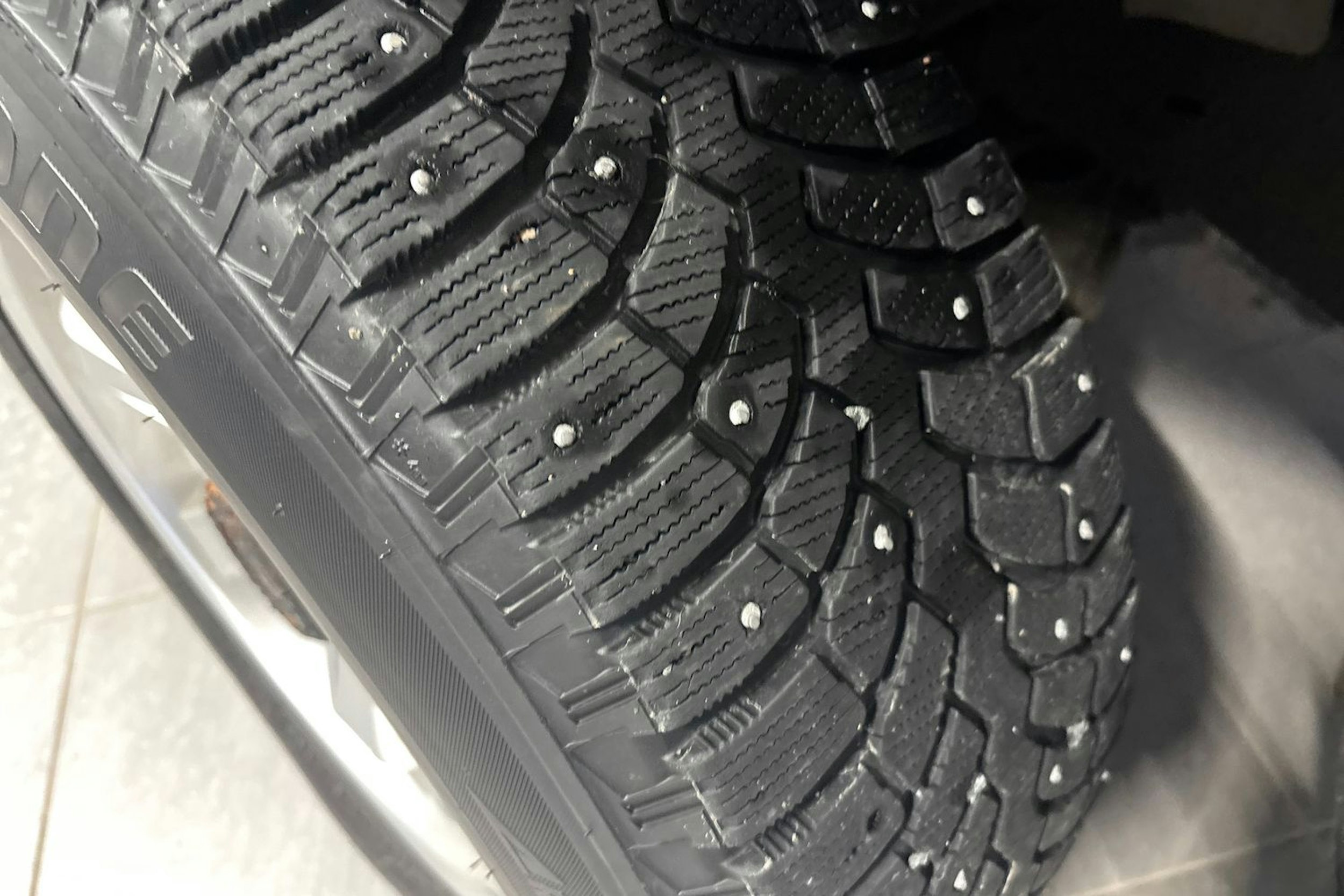 Harmaa Isuzu D-Max 2011 kuva 13.