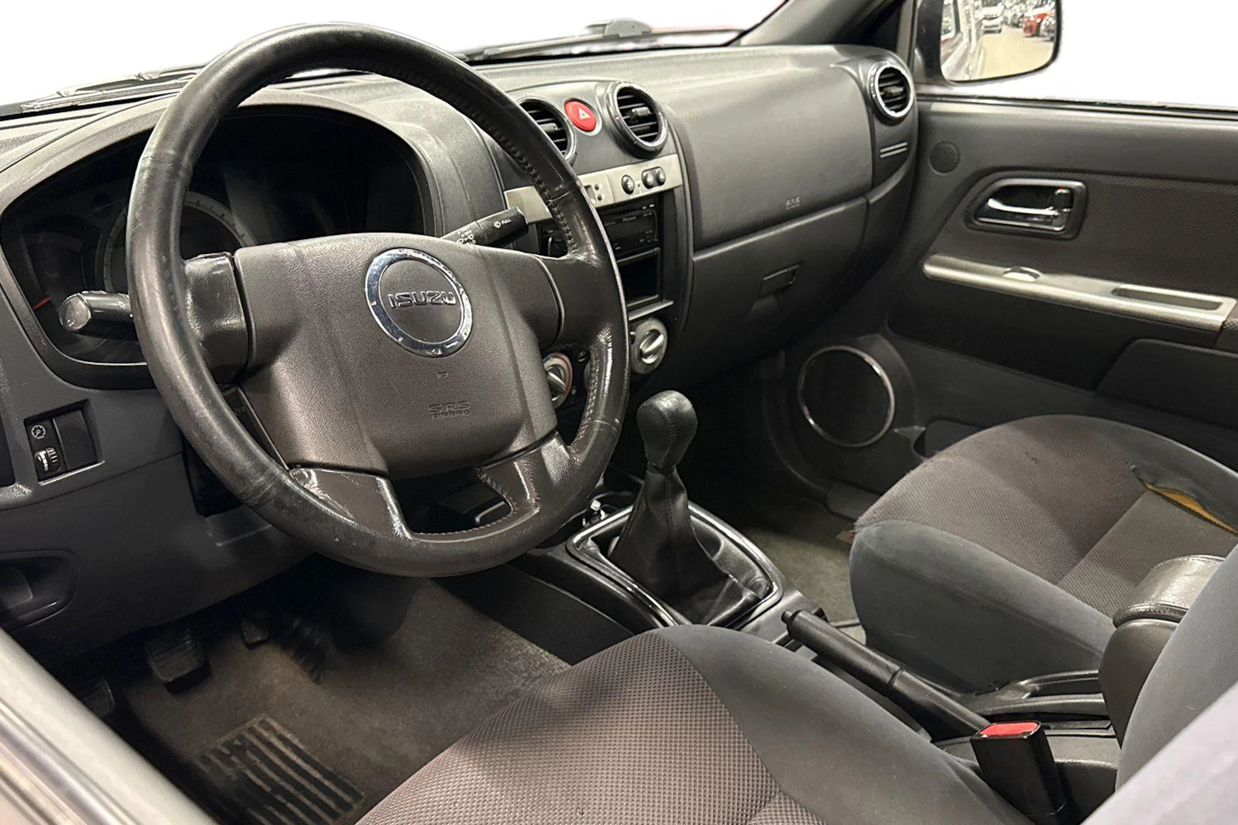 hopea Isuzu D-Max 2011 kuva 6.