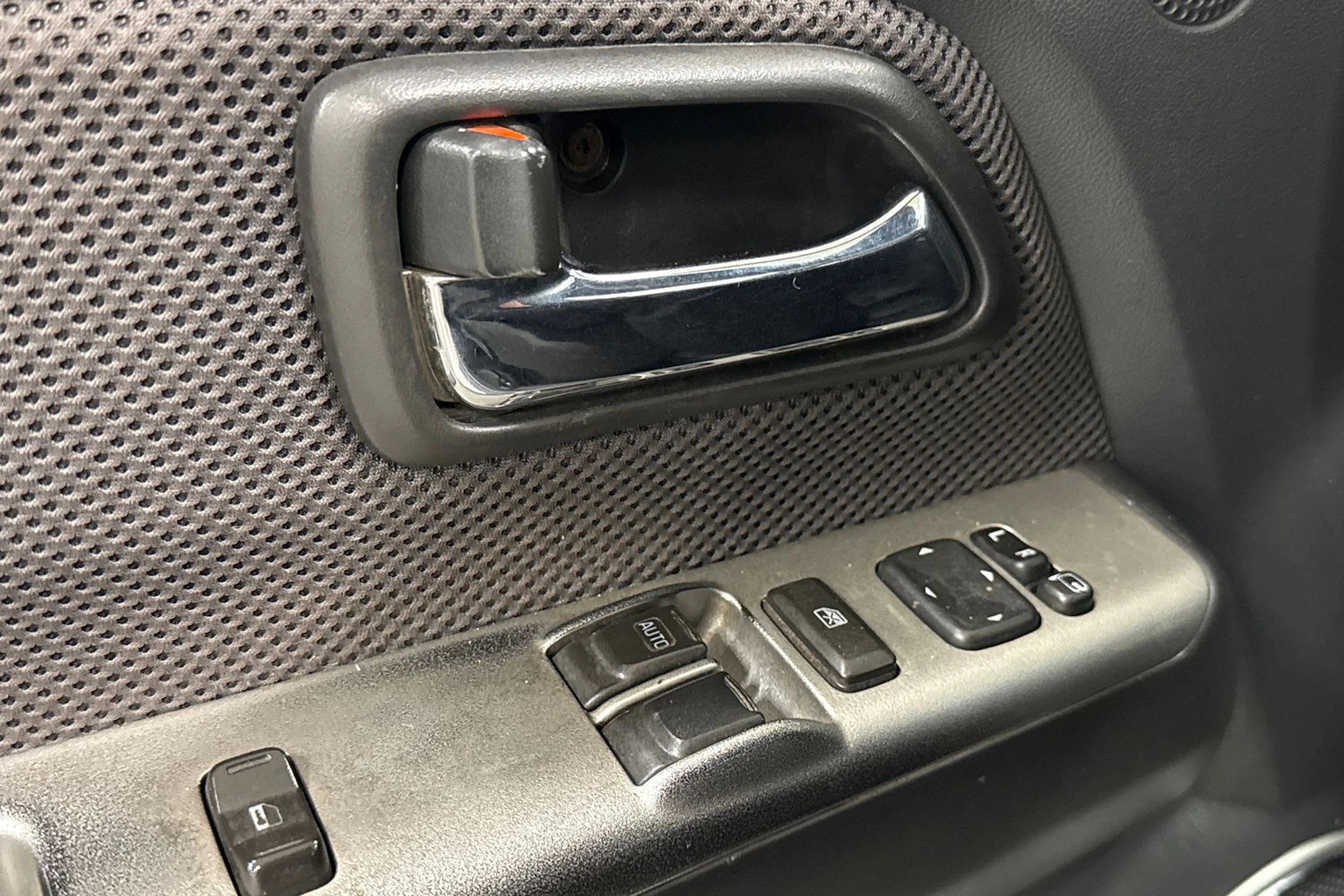 hopea Isuzu D-Max 2011 kuva 14.