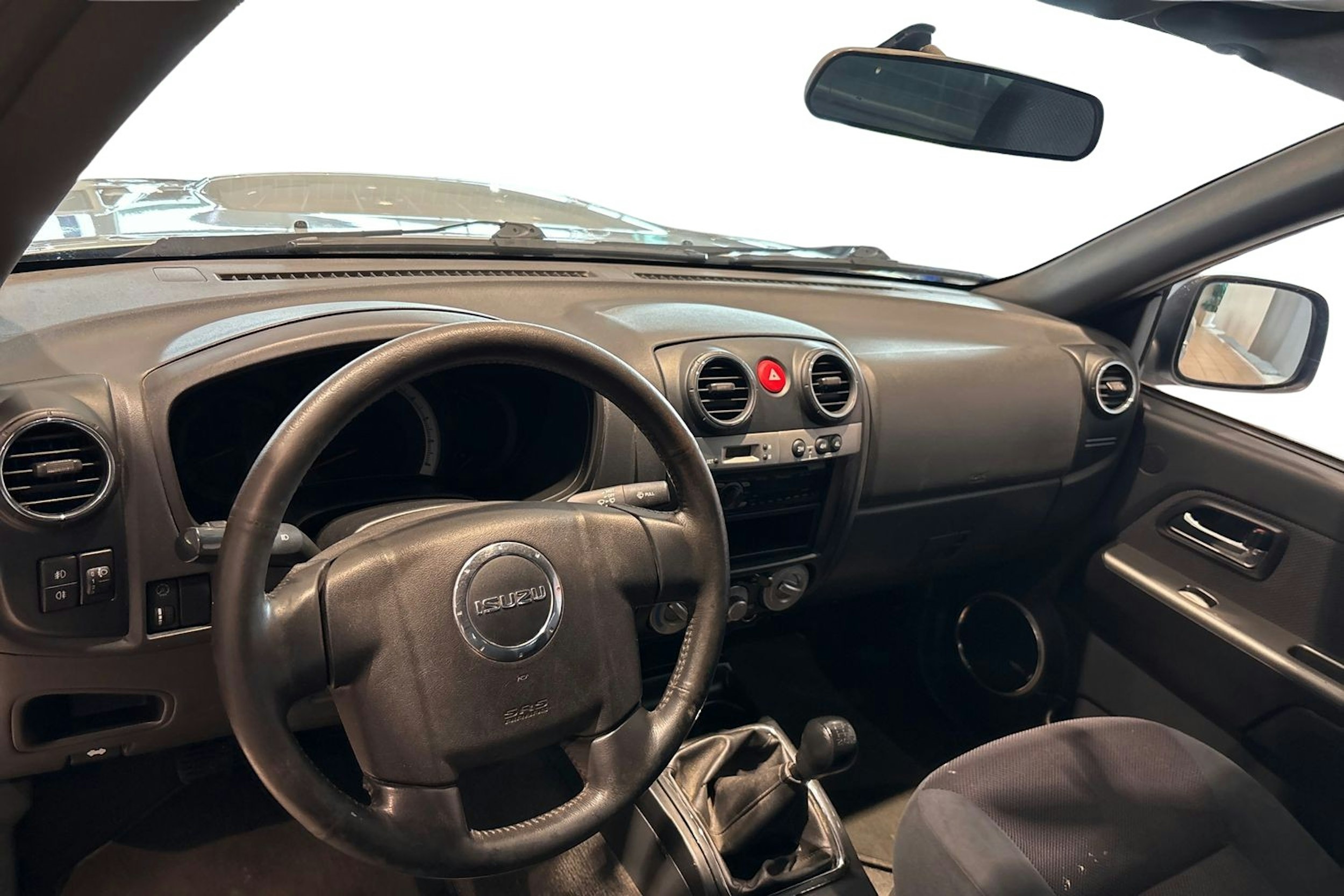 ruskea (beige) Isuzu D-Max 2011 kuva 7.
