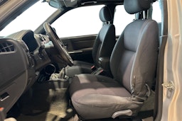 ruskea (beige) Isuzu D-Max 2011 kuva 9.