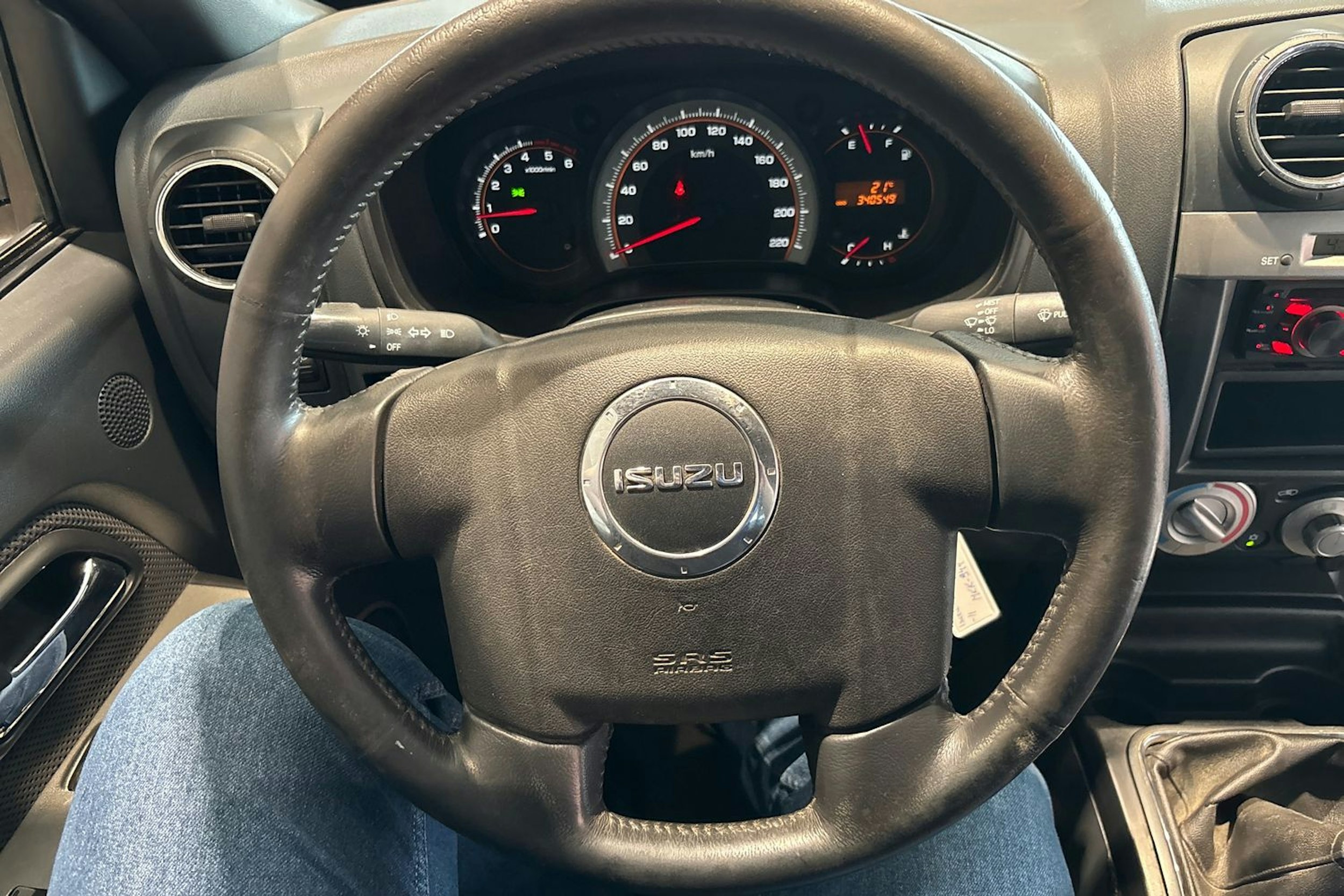 ruskea (beige) Isuzu D-Max 2011 kuva 18.