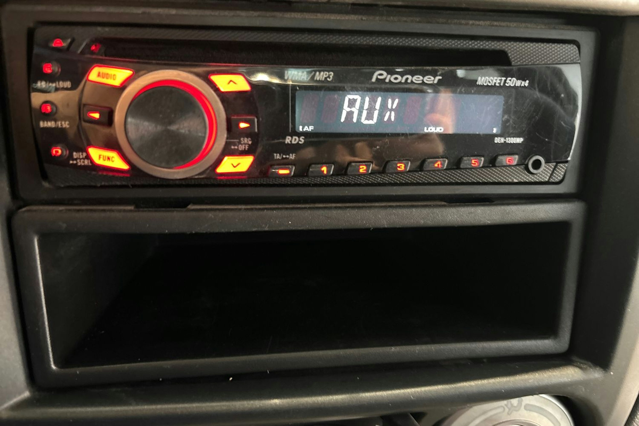 ruskea (beige) Isuzu D-Max 2011 kuva 20.