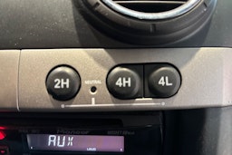ruskea (beige) Isuzu D-Max 2011 kuva 21.