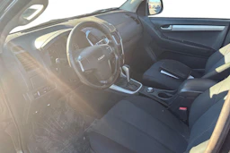 Musta Isuzu D-Max 2015 kuva 3.