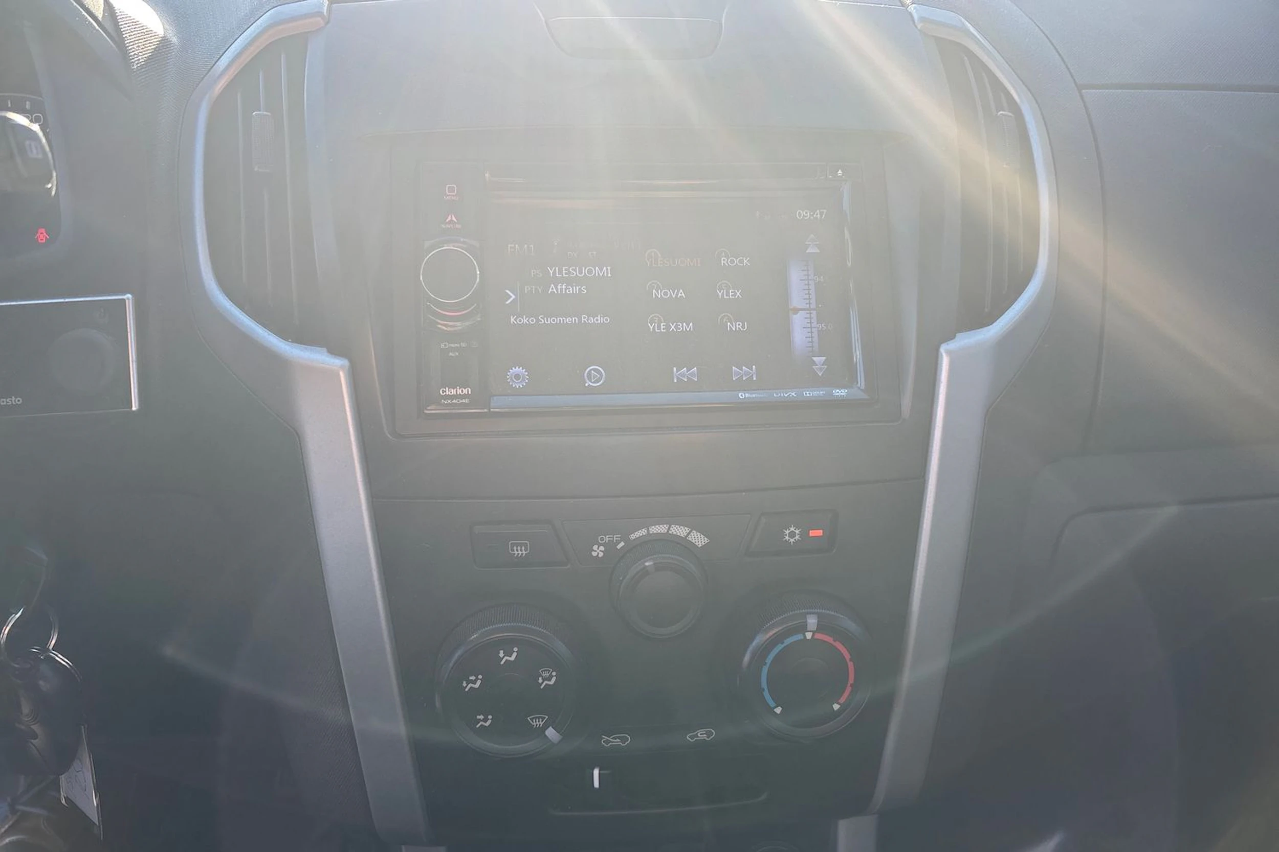 Musta Isuzu D-Max 2015 kuva 5.