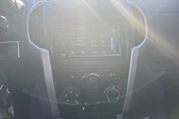 Musta Isuzu D-Max 2015 kuva 5.