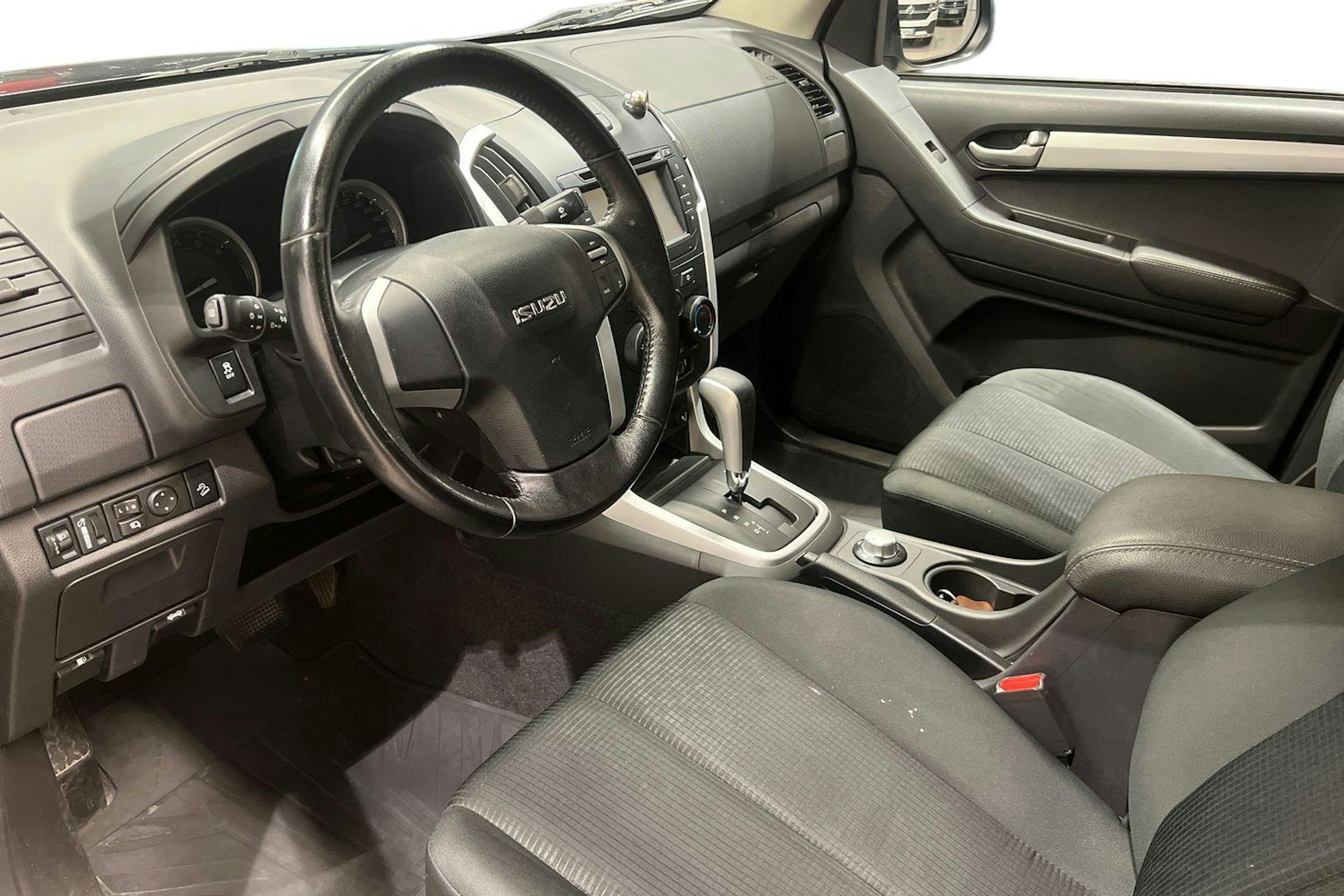 harmaa Isuzu D-Max 2017 kuva 7.