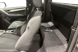 harmaa Isuzu D-Max 2017 kuva 10.