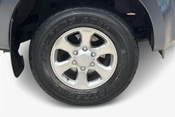 harmaa Isuzu D-Max 2017 kuva 11.