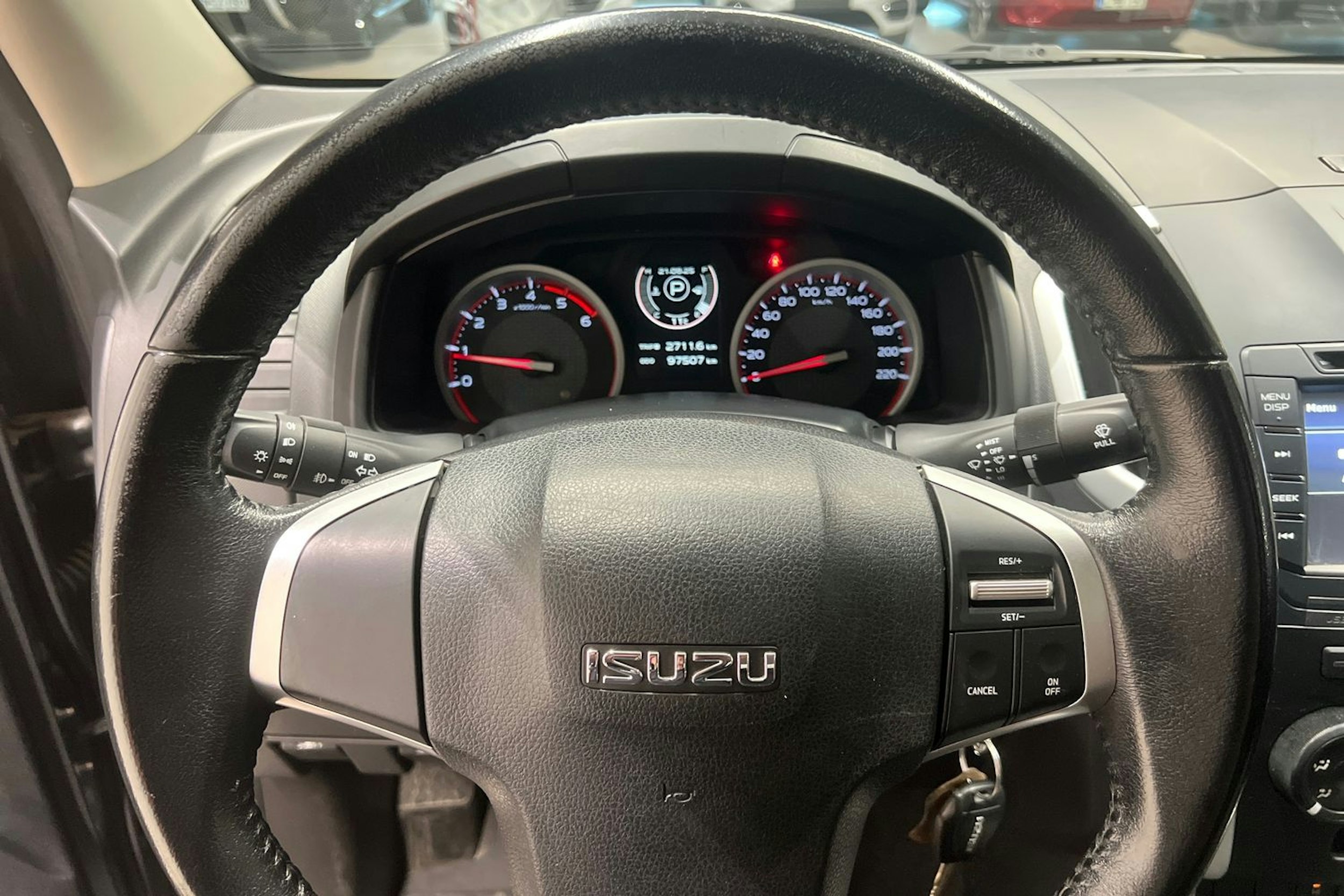 harmaa Isuzu D-Max 2017 kuva 13.