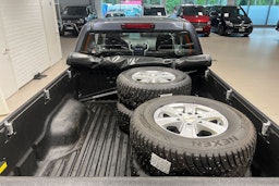 harmaa Isuzu D-Max 2017 kuva 18.