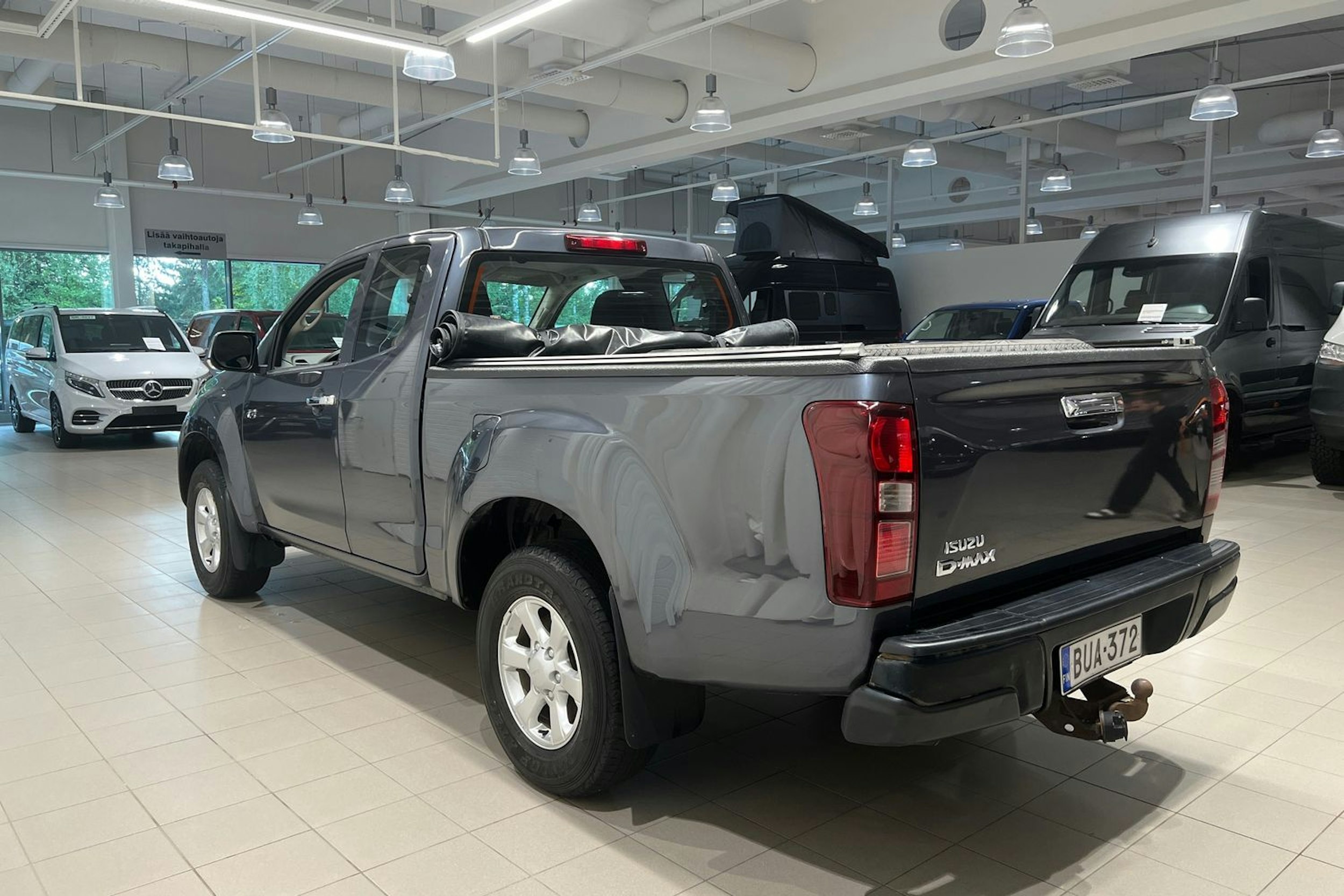 harmaa Isuzu D-Max 2017 kuva 19.
