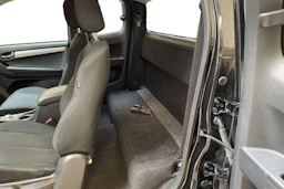 musta Isuzu D-Max 2018 kuva 11.