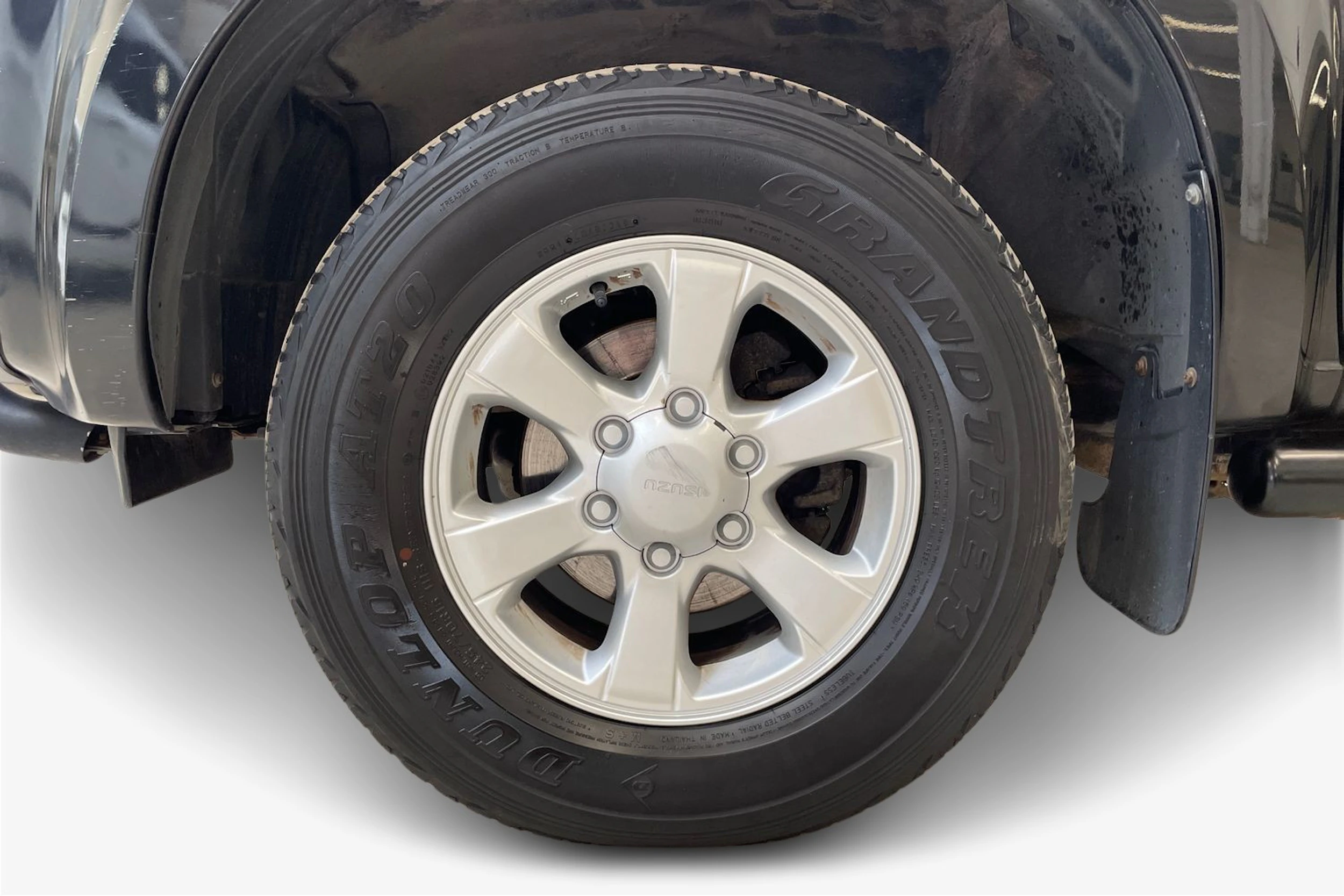 musta Isuzu D-Max 2018 kuva 12.