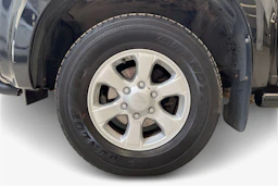 musta Isuzu D-Max 2018 kuva 12.