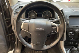 musta Isuzu D-Max 2018 kuva 17.