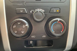 musta Isuzu D-Max 2018 kuva 23.