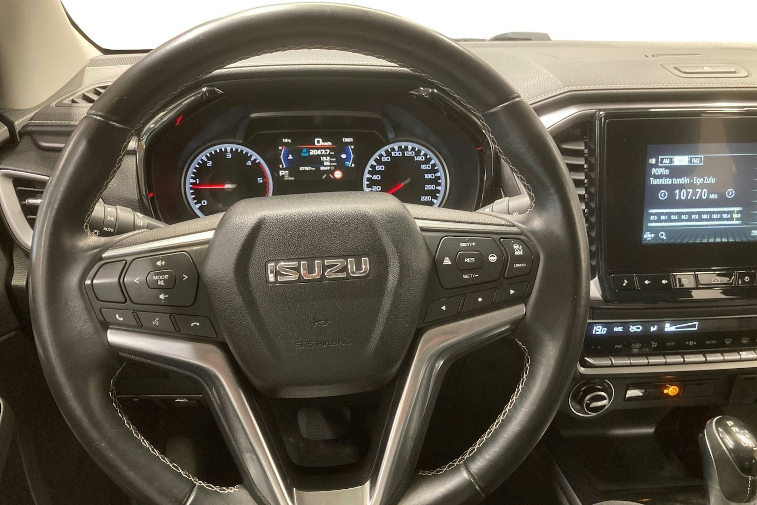 musta Isuzu D-Max 2021 kuva 9.