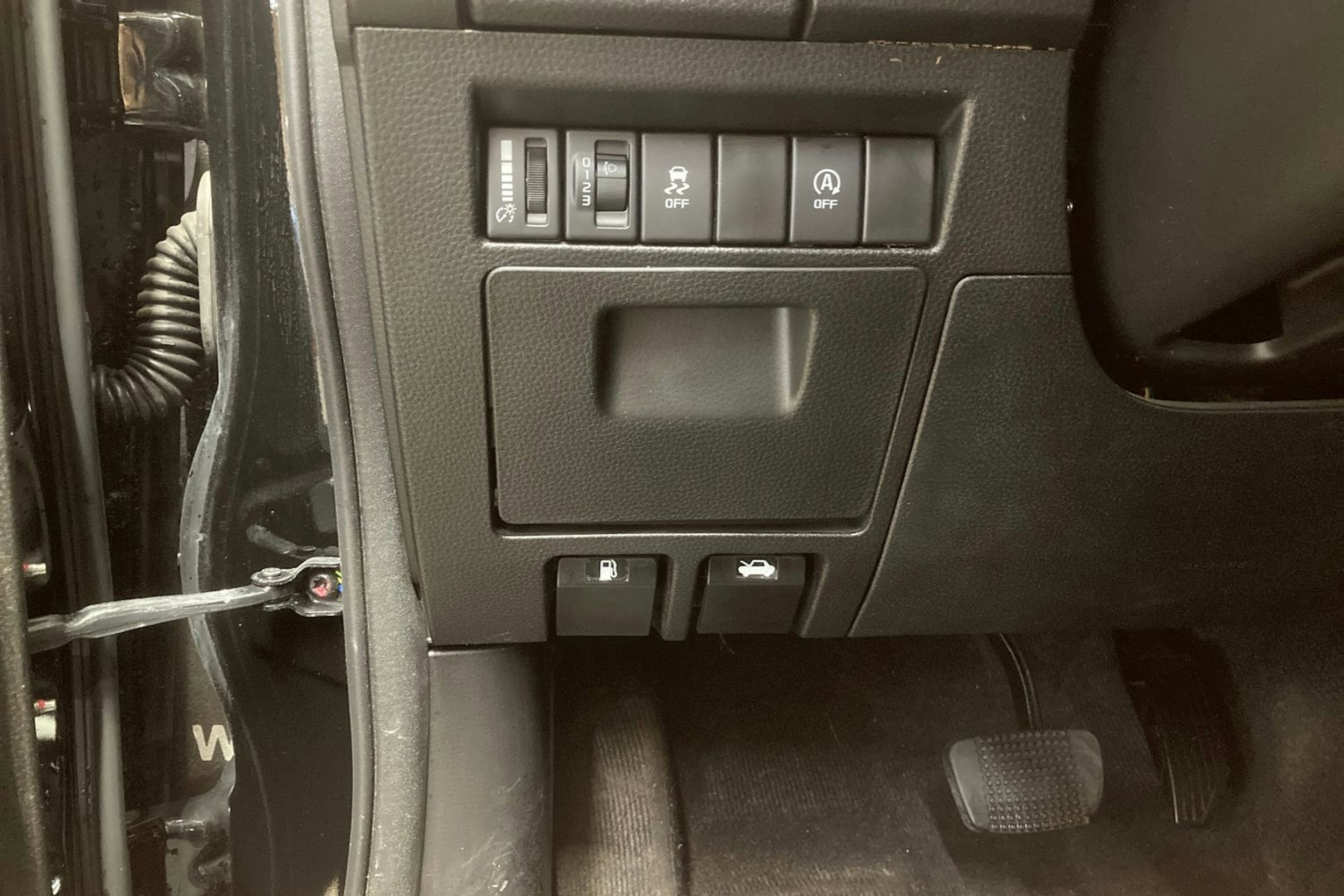 musta Isuzu D-Max 2021 kuva 14.