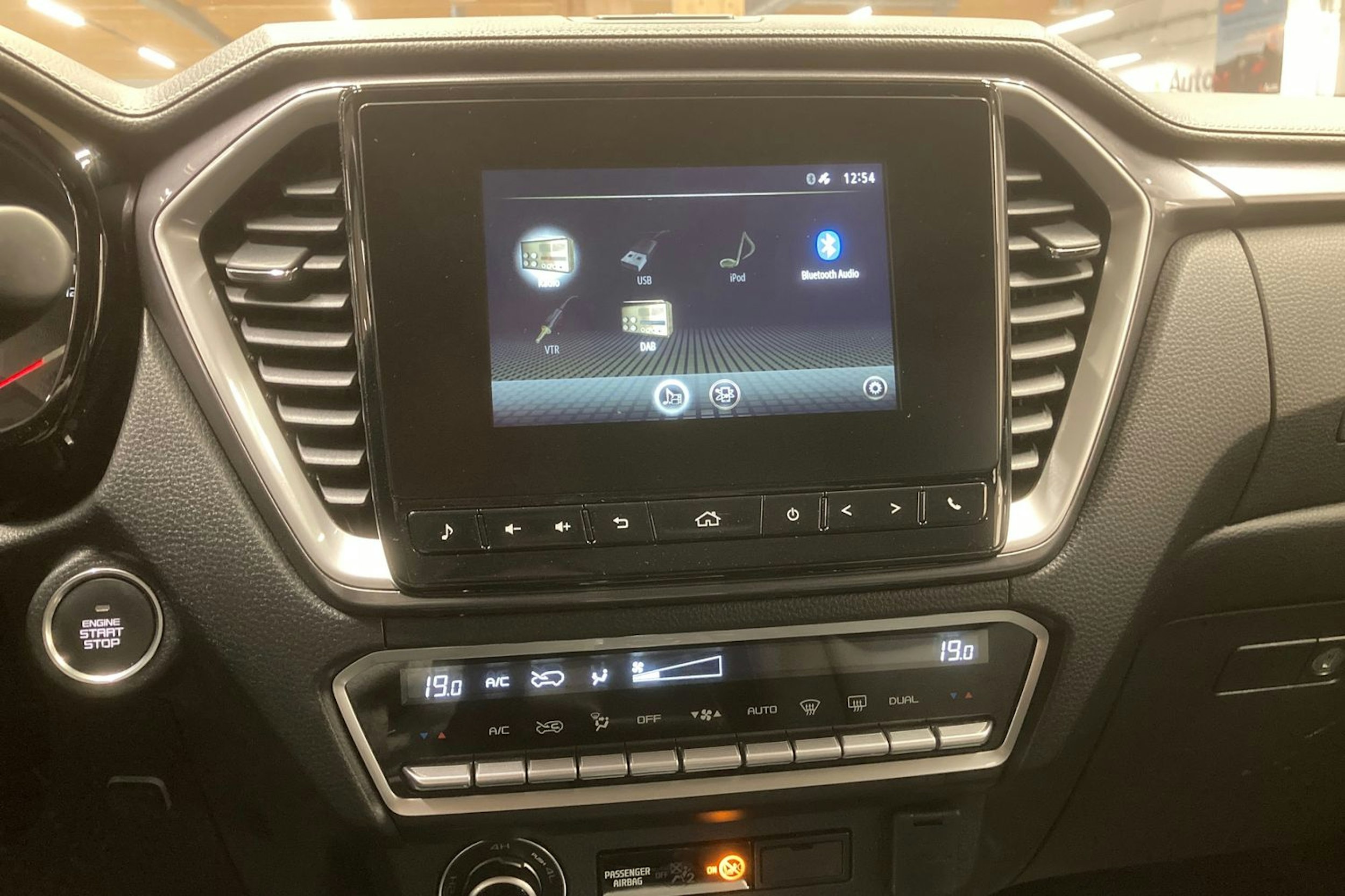 musta Isuzu D-Max 2021 kuva 18.