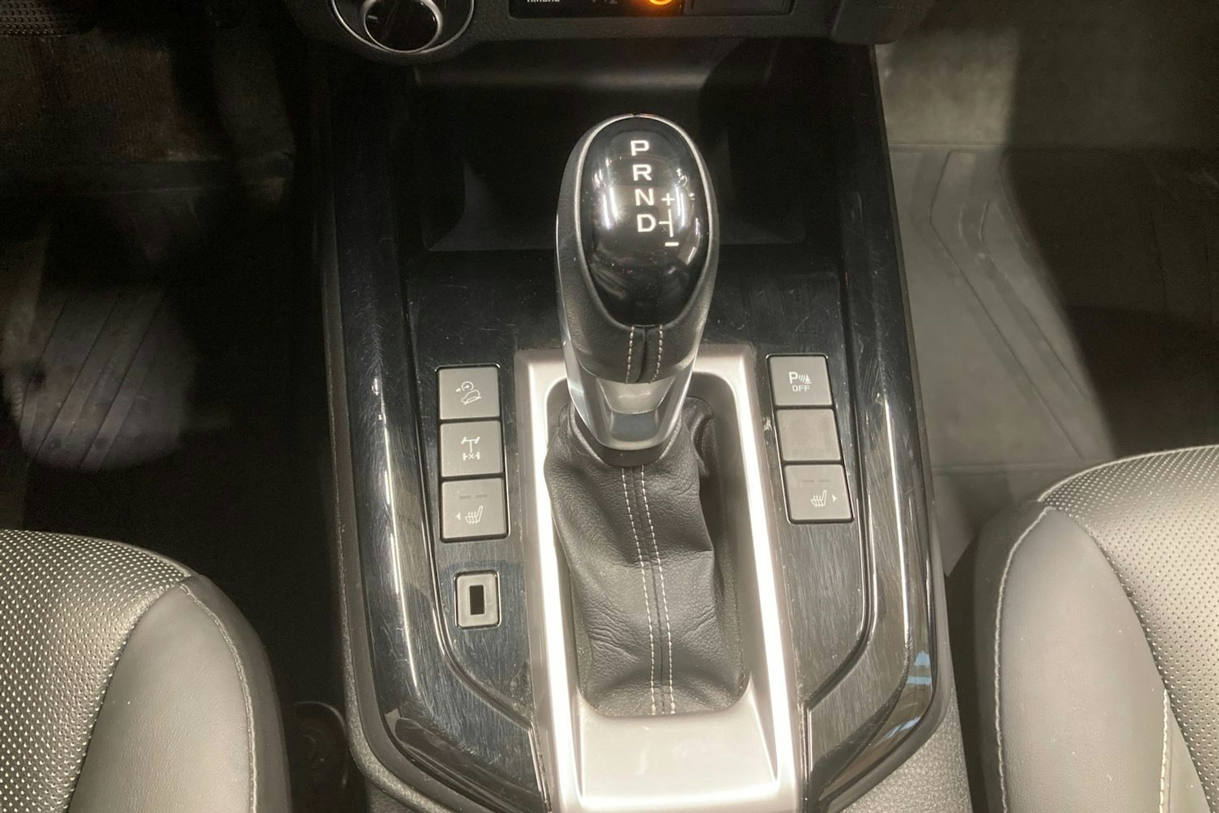 musta Isuzu D-Max 2021 kuva 20.