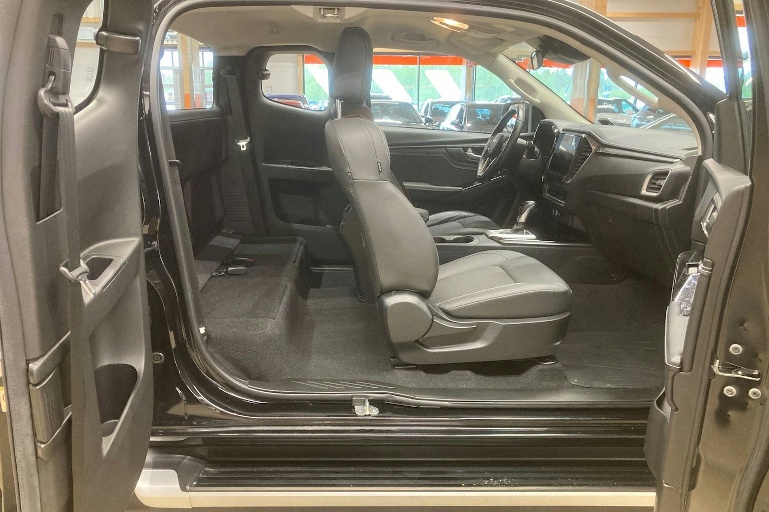 musta Isuzu D-Max 2021 kuva 22.