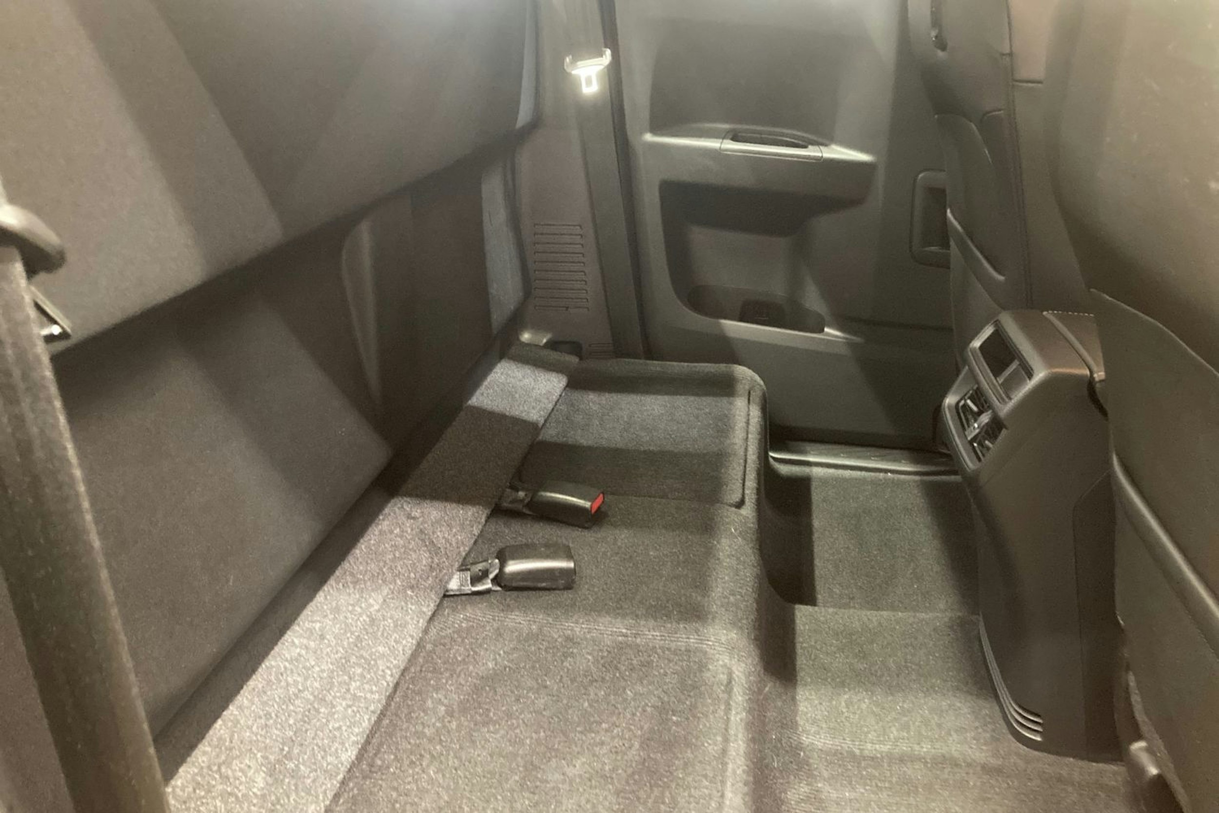 musta Isuzu D-Max 2021 kuva 23.