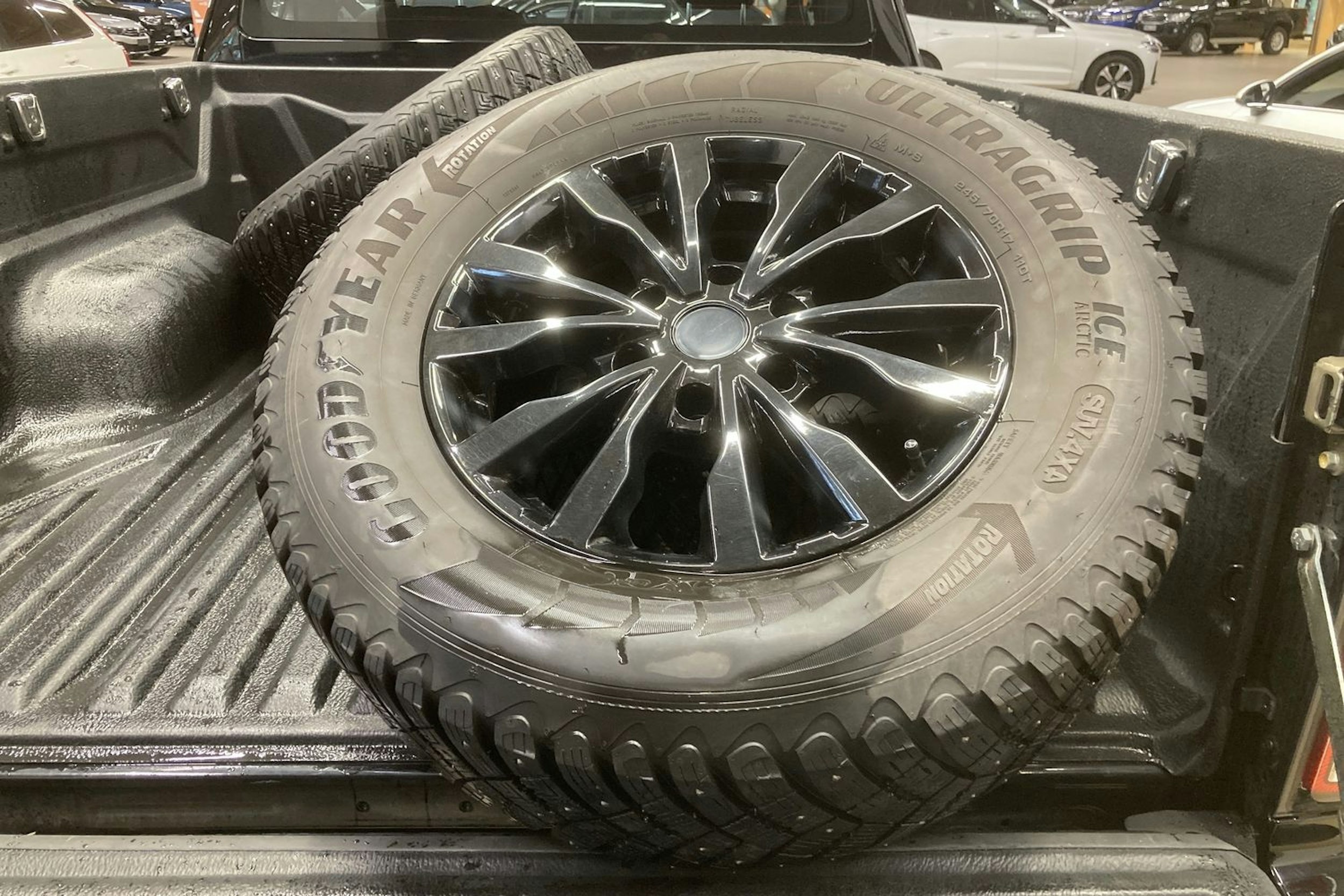 musta Isuzu D-Max 2021 kuva 25.