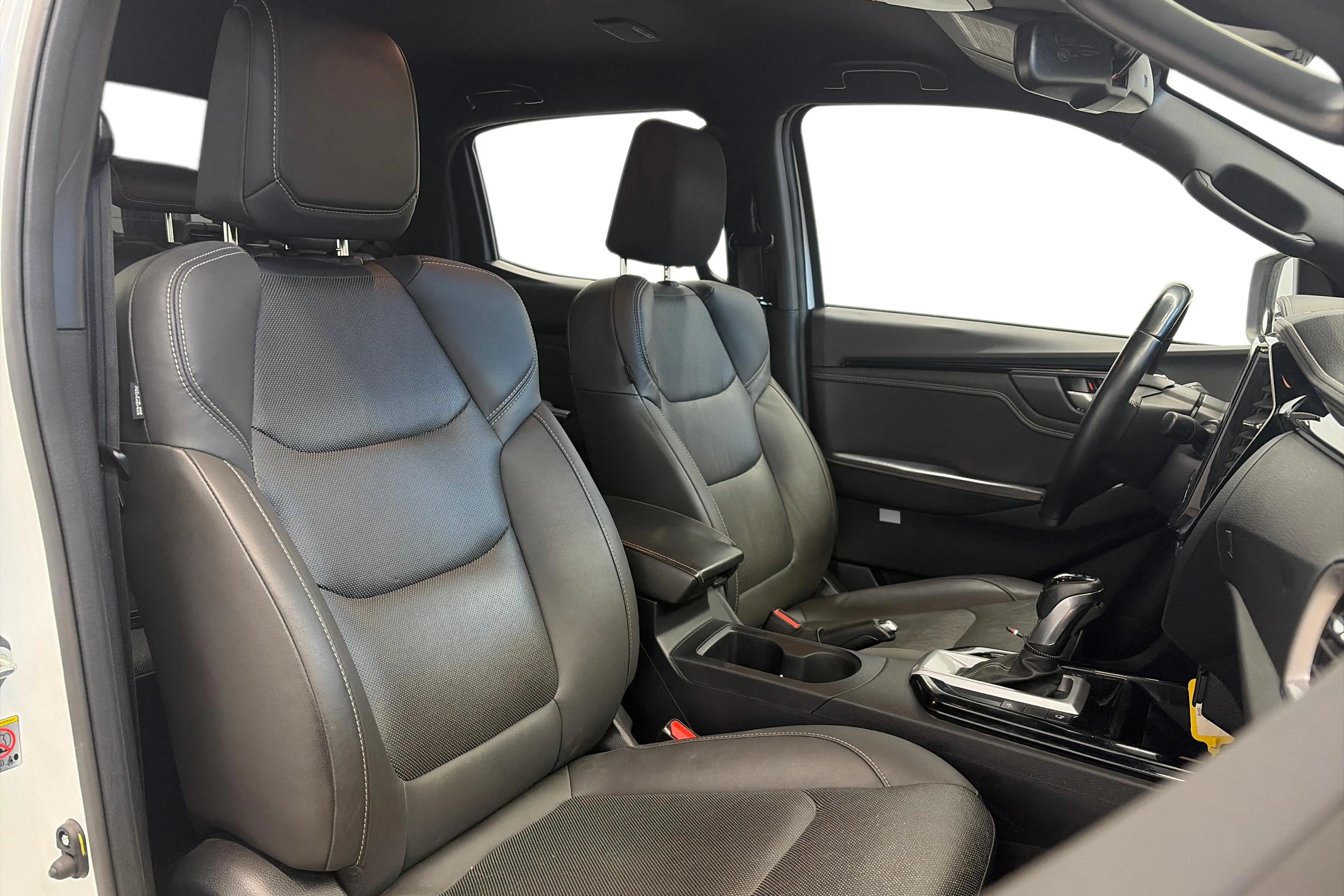 valkoinen Isuzu D-Max 2022 kuva 9.