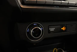 valkoinen Isuzu D-Max 2022 kuva 14.