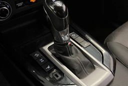 valkoinen Isuzu D-Max 2022 kuva 22.
