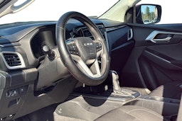 oranssi Isuzu D-Max 2022 kuva 3.