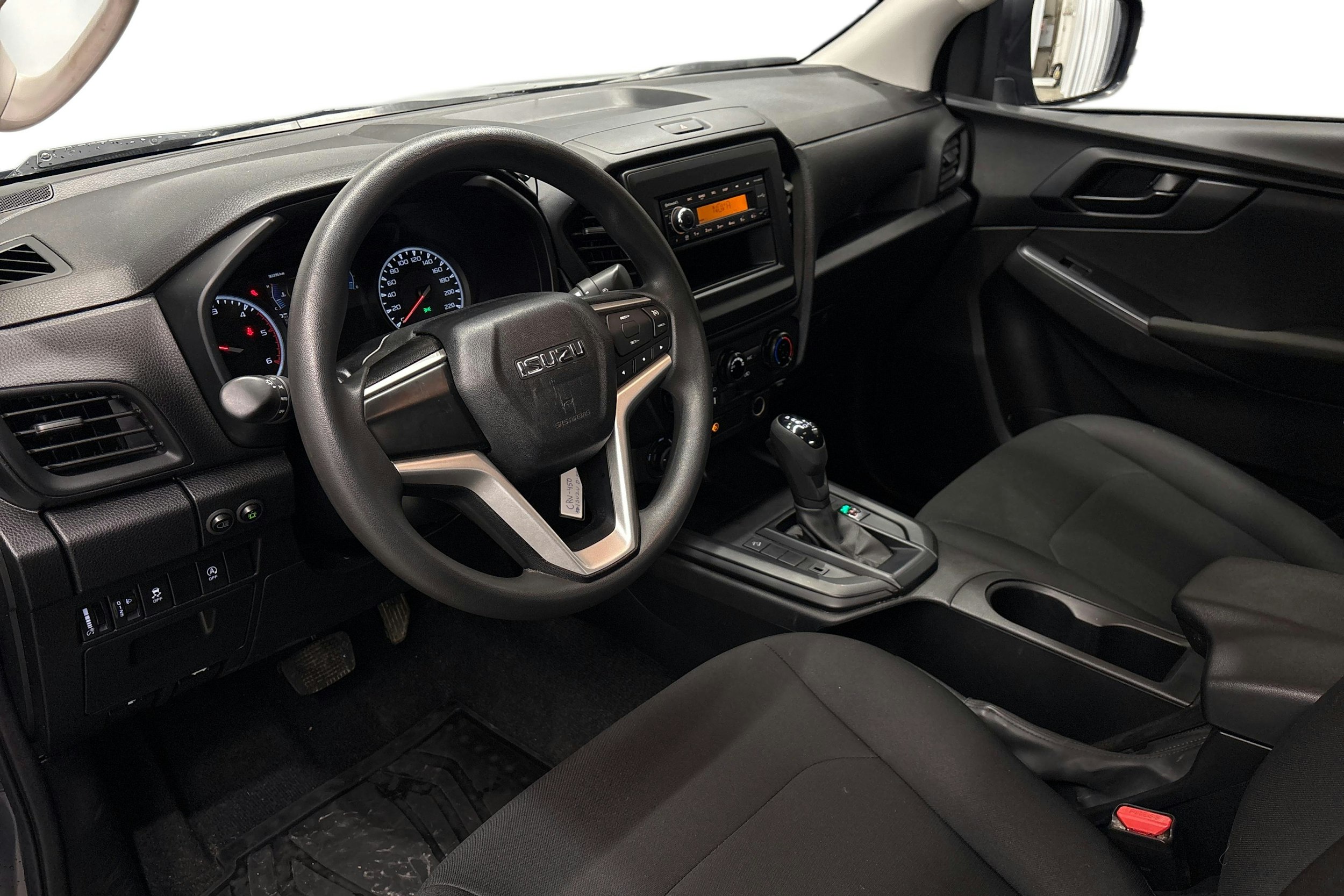 harmaa Isuzu D-Max 2024 kuva 8.