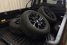 harmaa Isuzu D-Max 2024 kuva 17.