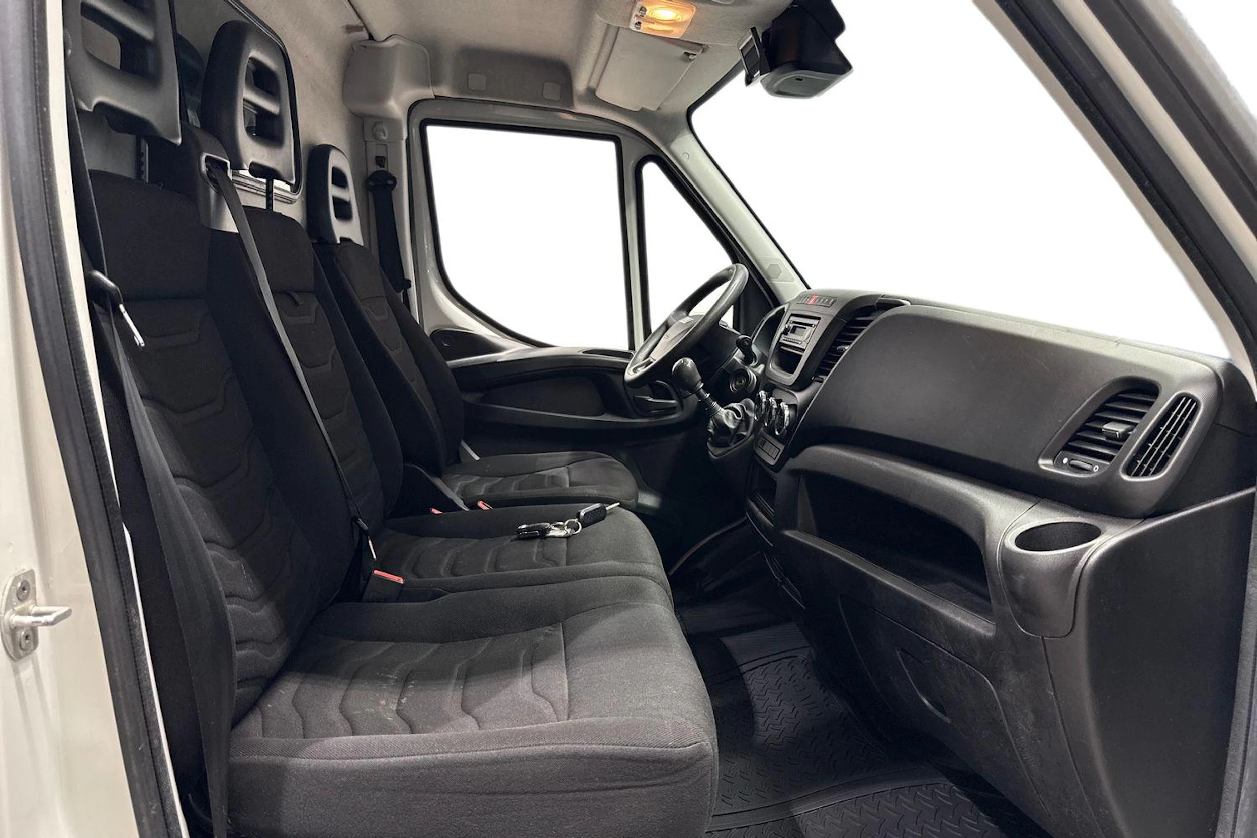 Valkoinen Iveco 35.S13V 2015 kuva 11.