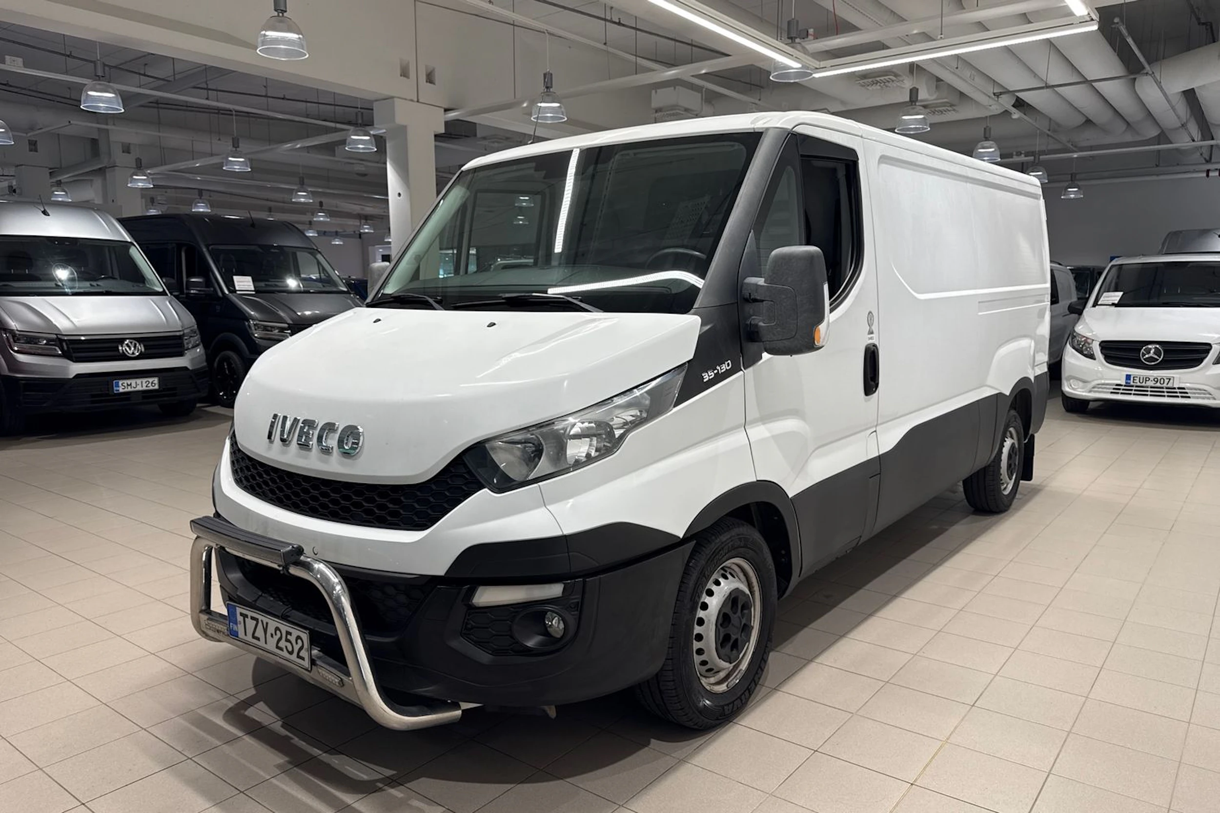 Valkoinen Iveco 35.S13V 2015 kuva 13.
