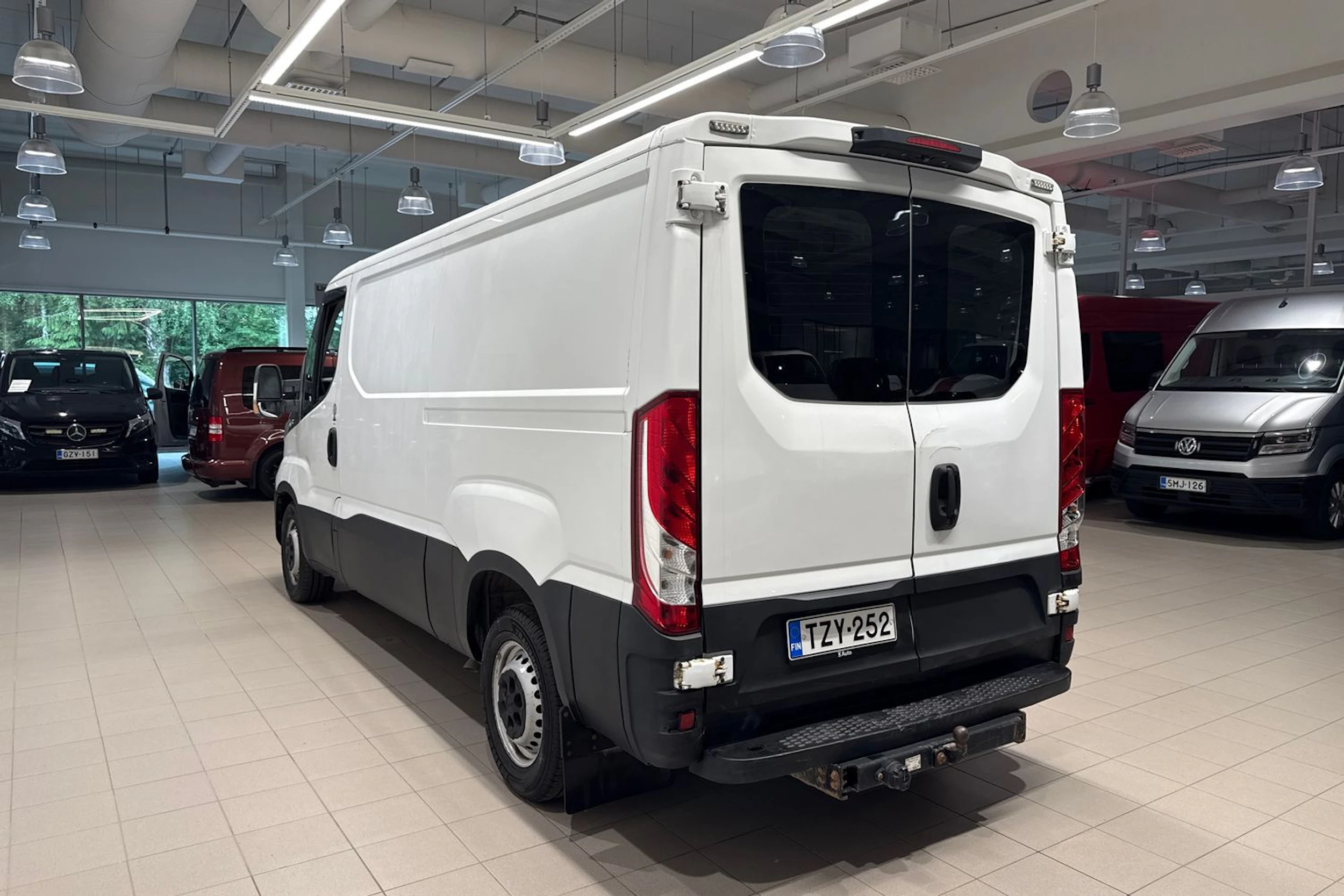 Valkoinen Iveco 35.S13V 2015 kuva 15.