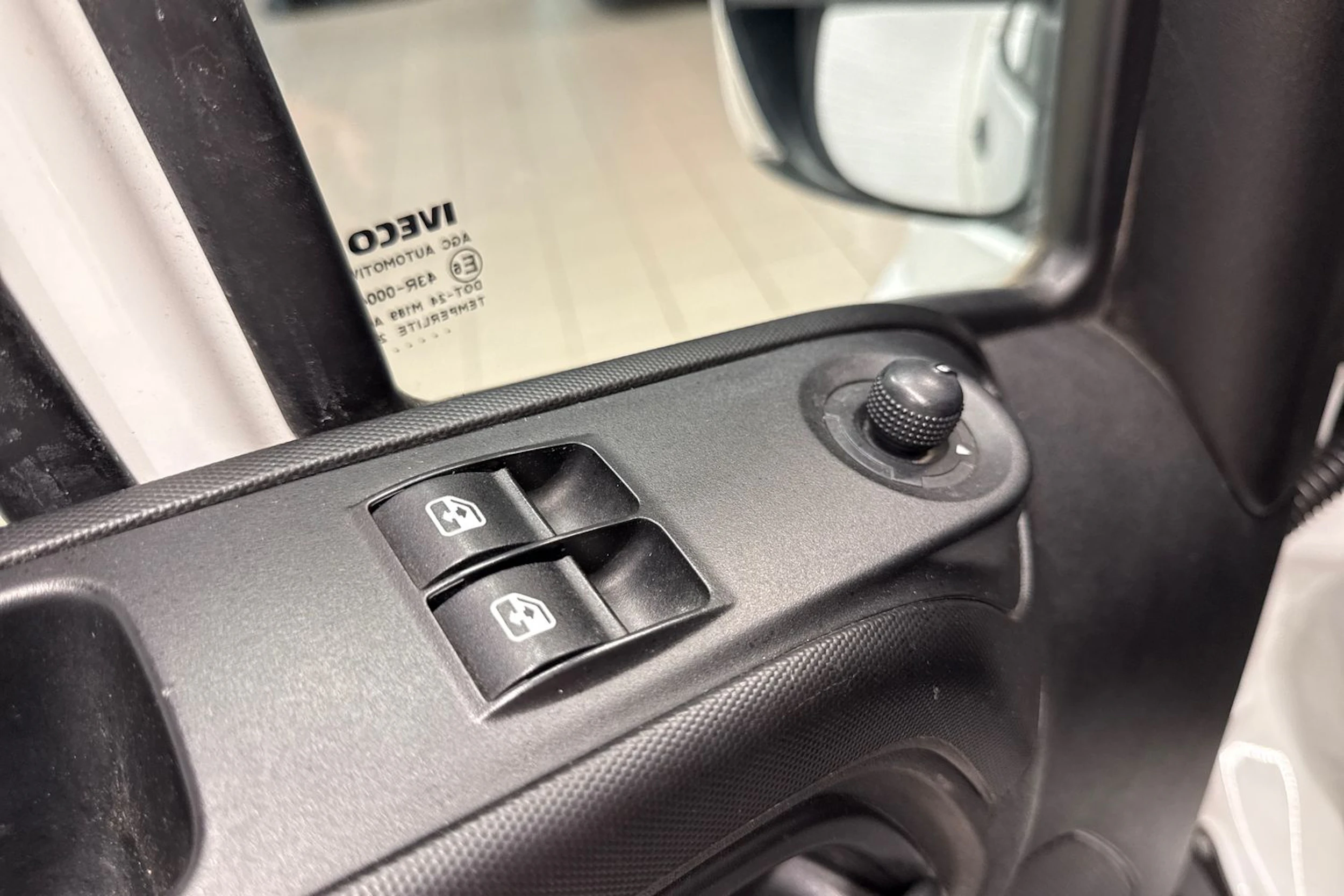 Valkoinen Iveco 35.S13V 2015 kuva 23.