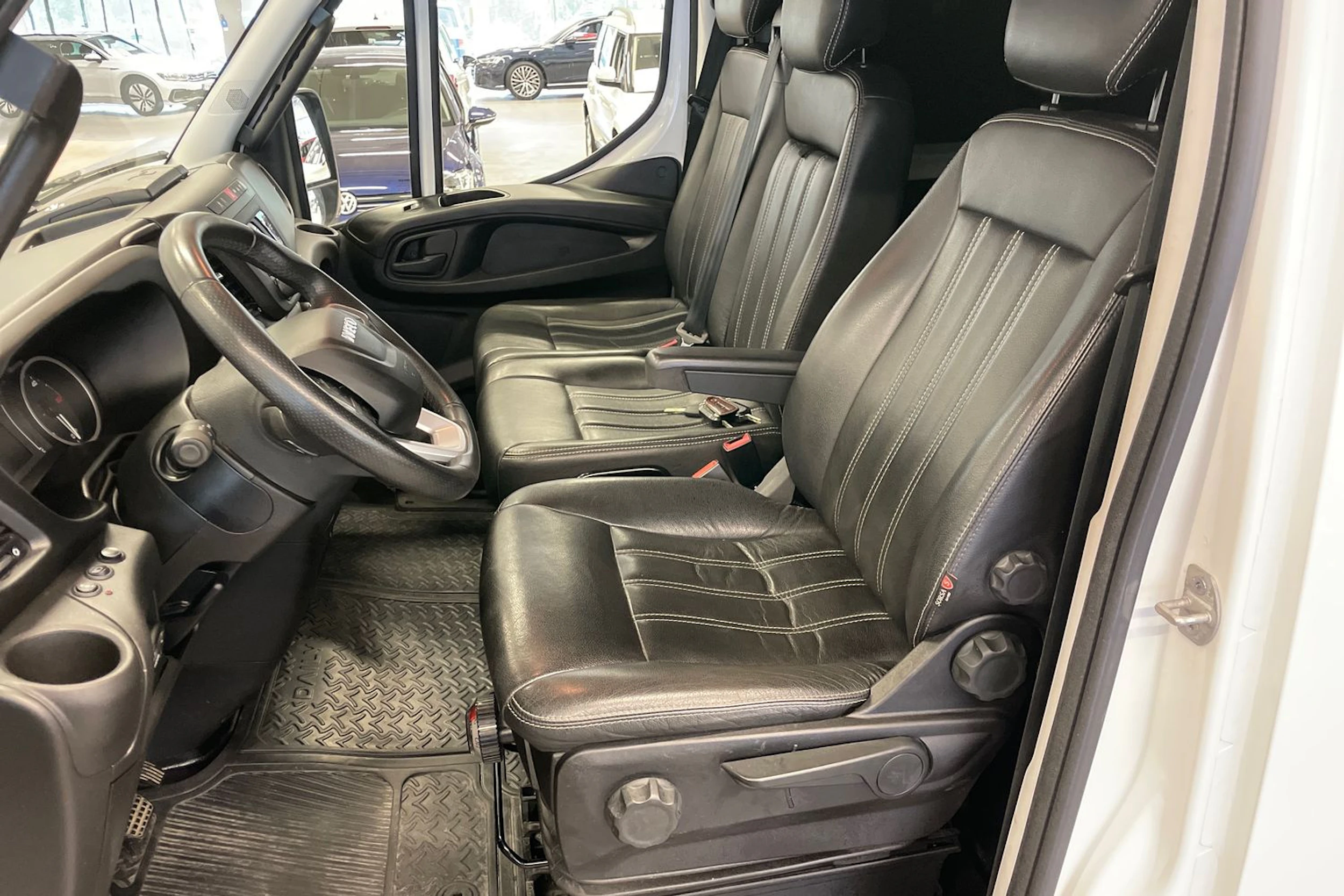 Valkoinen Iveco 35S16 2021 kuva 14.