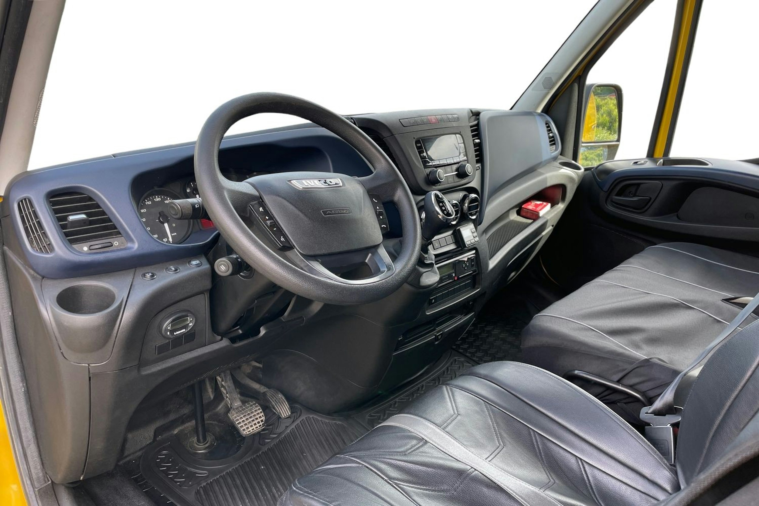 Keltainen Iveco 50C18 2018 kuva 6.