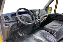 Keltainen Iveco 50C18 2018 kuva 6.
