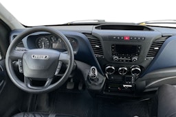 Keltainen Iveco 50C18 2018 kuva 7.