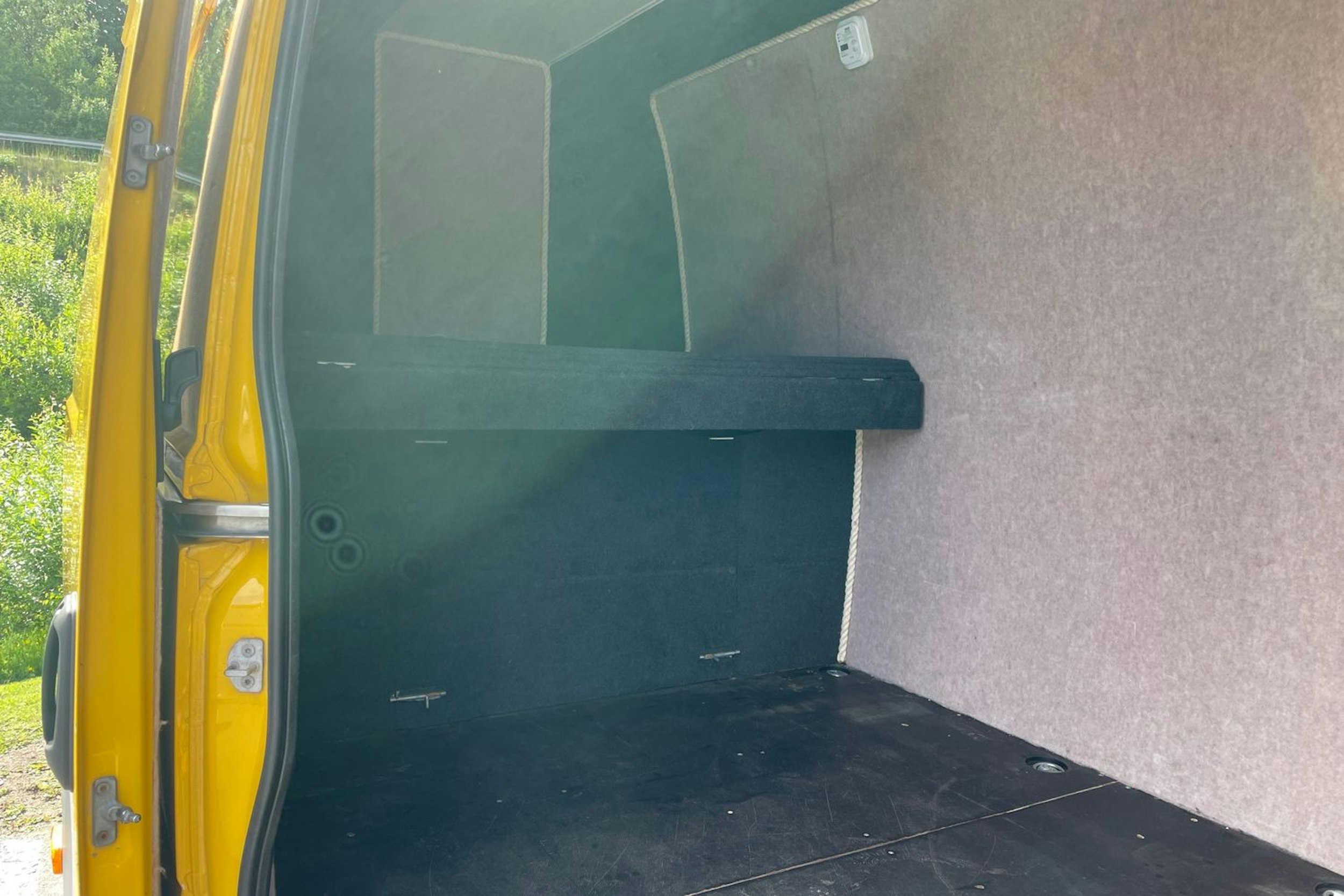 Keltainen Iveco 50C18 2018 kuva 10.